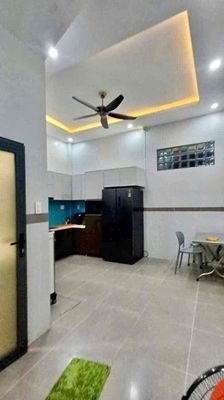 Аренда · 4 комн. · 130 м² · Quận Bình Tân, ул. Đường Lê Văn Quới