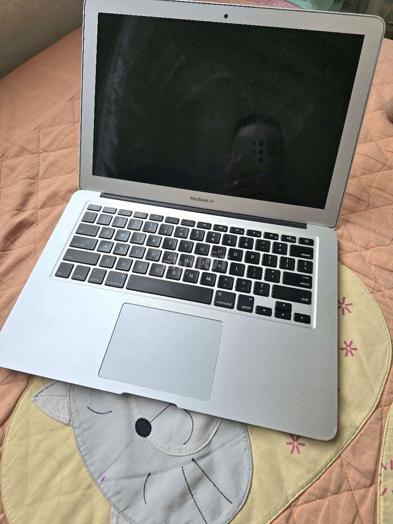 Apple MacBook Air i7 13 inch 256GB. Mua bán Laptop tại Quận Gò Vấp Tp Hồ Chí Minh được đăng bởi A Chuong hình 1