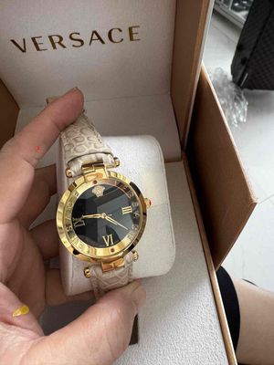 Đồng hồ Versace Nữ mặt tròn. Mua bán Đồng hồ tại Quận Cái Răng Cần Thơ được đăng bởi Annie Truong