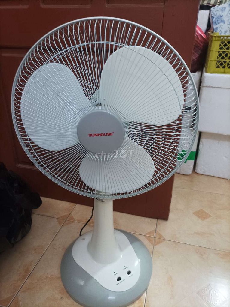 Quạt sạc SUNHOUSE KOREA Trắng, Xám đã sử dụng. Mua bán Quạt tại Quận Hai Bà Trưng Hà Nội được đăng bởi Hien hình 1