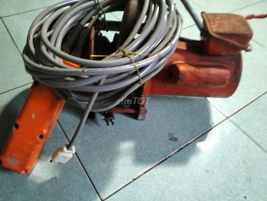 Tời motor Taiwan tải 200kg. Rất êm. Máy còn đẹp