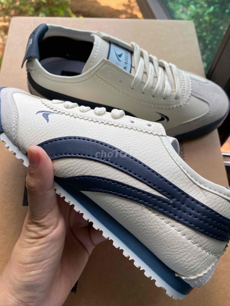 Giày thể thao KATELO Trắng, Xanh navy size 38 mới. Mua bán Giày dép tại Huyện Việt Yên Bắc Giang được đăng bởi Đào Thanh Xuân  hình 1