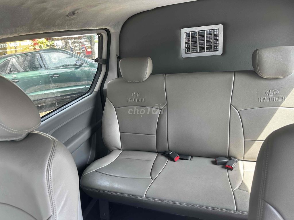 Cần Bán chiếc Hyundai Starex 2011 Xám. Mua bán Ô tô tại Quận 7 Tp Hồ Chí Minh được đăng bởi Hoàng Trung hình 7