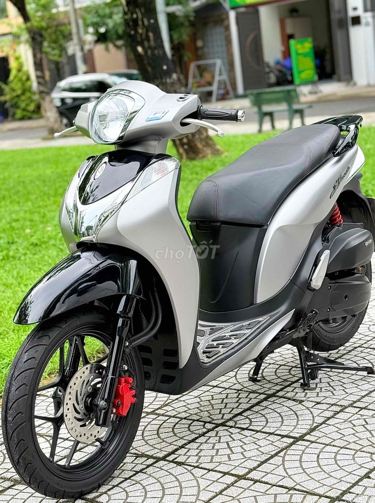 Honda Shmode 2017 Автомат Серебристый