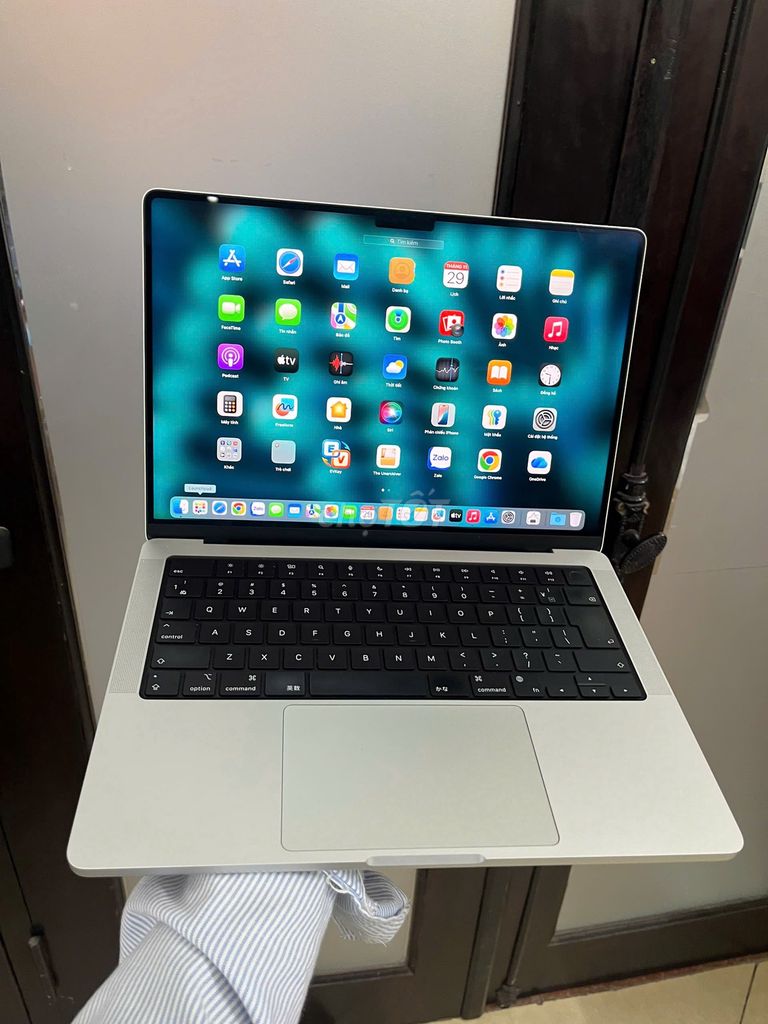 Apple MacBook Pro M3 14 inch 16GB/512GB 99%. Mua bán Laptop tại Quận Thanh Xuân Hà Nội được đăng bởi Bảo Quỳnh hình 1