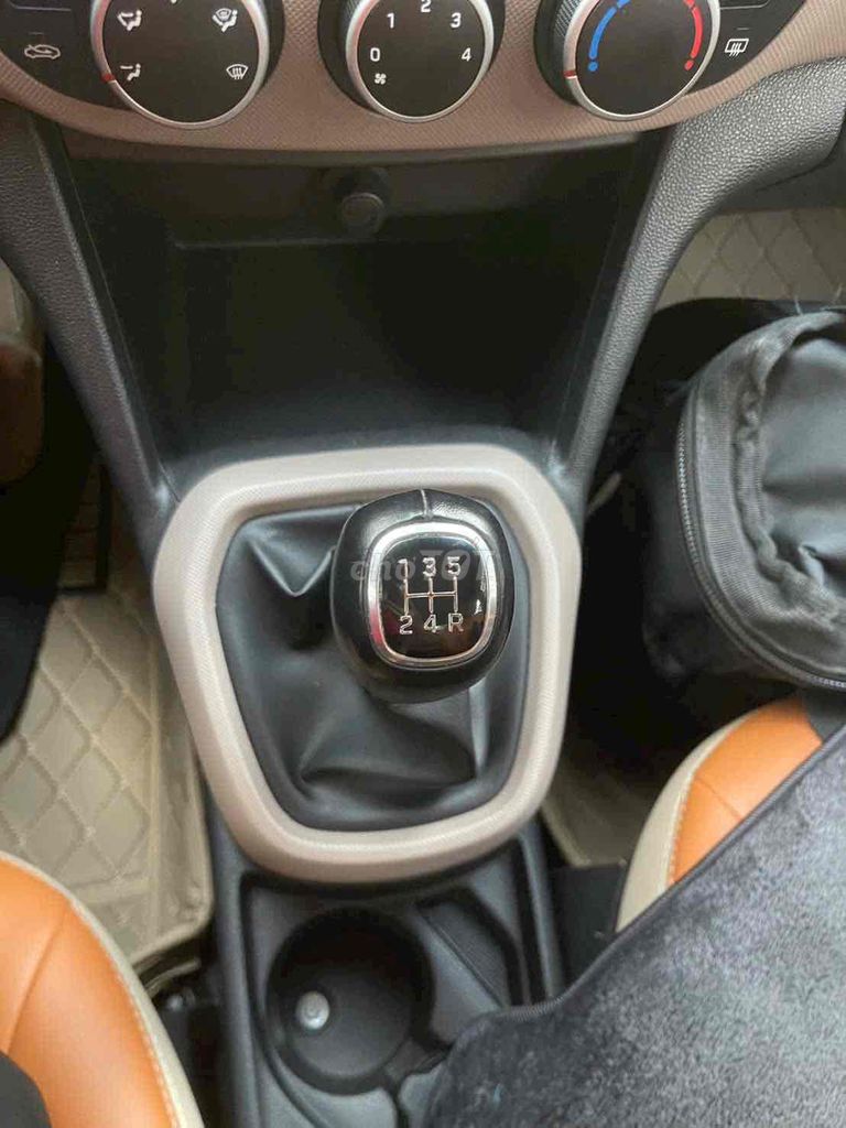 Hyundai i10 sedan 2017 số sàn bản đủ 26.000km. Mua bán Ô tô tại Thành phố Buôn Ma Thuột Đắk Lắk được đăng bởi MR HUY hình 9