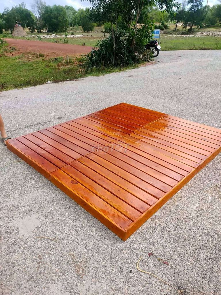 Giường ngủ pallet chân thường