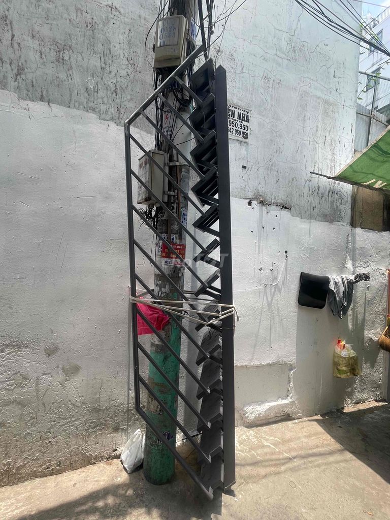 Cầu thang sắt gác lửng 65cm x 2.9m. Mua bán Nội thất, đồ gia dụng khác tại Quận Bình Thạnh Tp Hồ Chí Minh được đăng bởi Nguyễn Duy hình 1