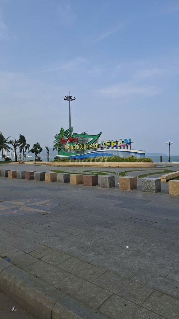 Bán nhà đất dt:418m2 đường hàn mặc tử- nội bộ  ôtô –cách biểm 200m