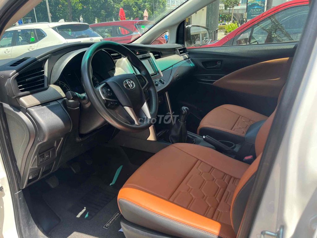 Toyota Innova 2.0E MT 2020 Trắng 7 chỗ