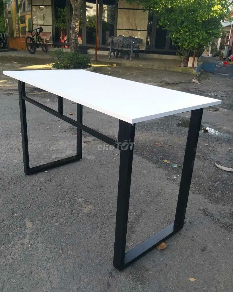 Bàn học tập 1m2x60 .