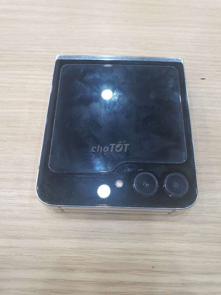 Samsung Galaxy Z Flip 5 Trắng. Mua bán Điện thoại tại Quận Hải Châu Đà Nẵng được đăng bởi minhdv hình 1