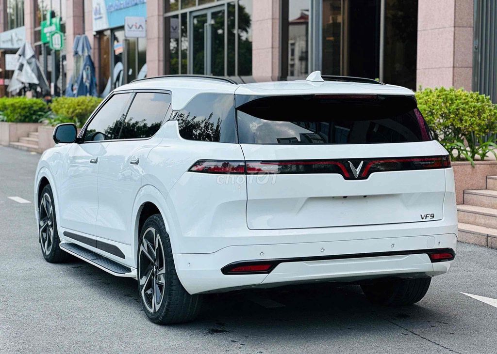 VinFast VF9 Plus 2025 Trắng 6 chỗ 20000 km