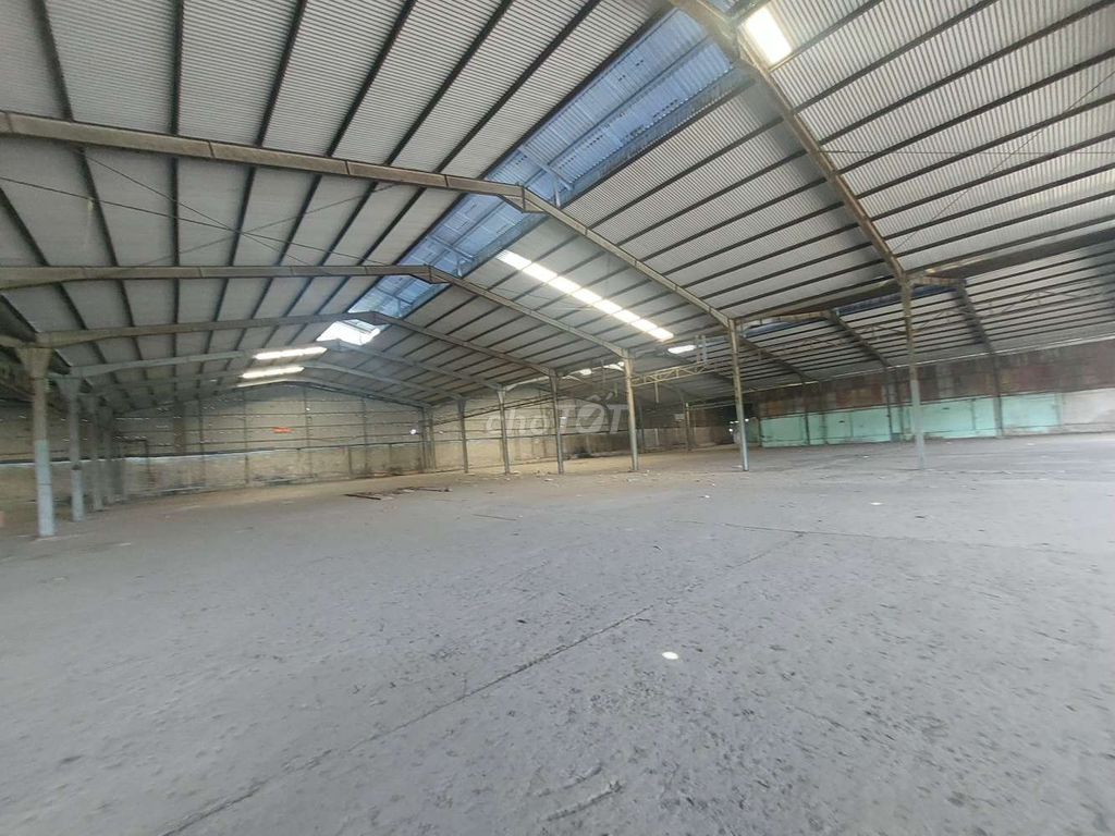 Cho thuê kho xưởng 1800m2.Đường xe công ,Pccc vách tường,chánh phú hòa