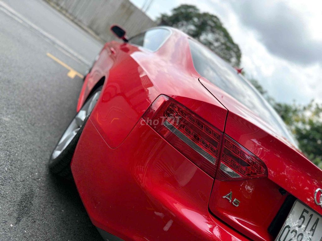 Audi A5 2009 2.0T S-line Quattro - 72000 km