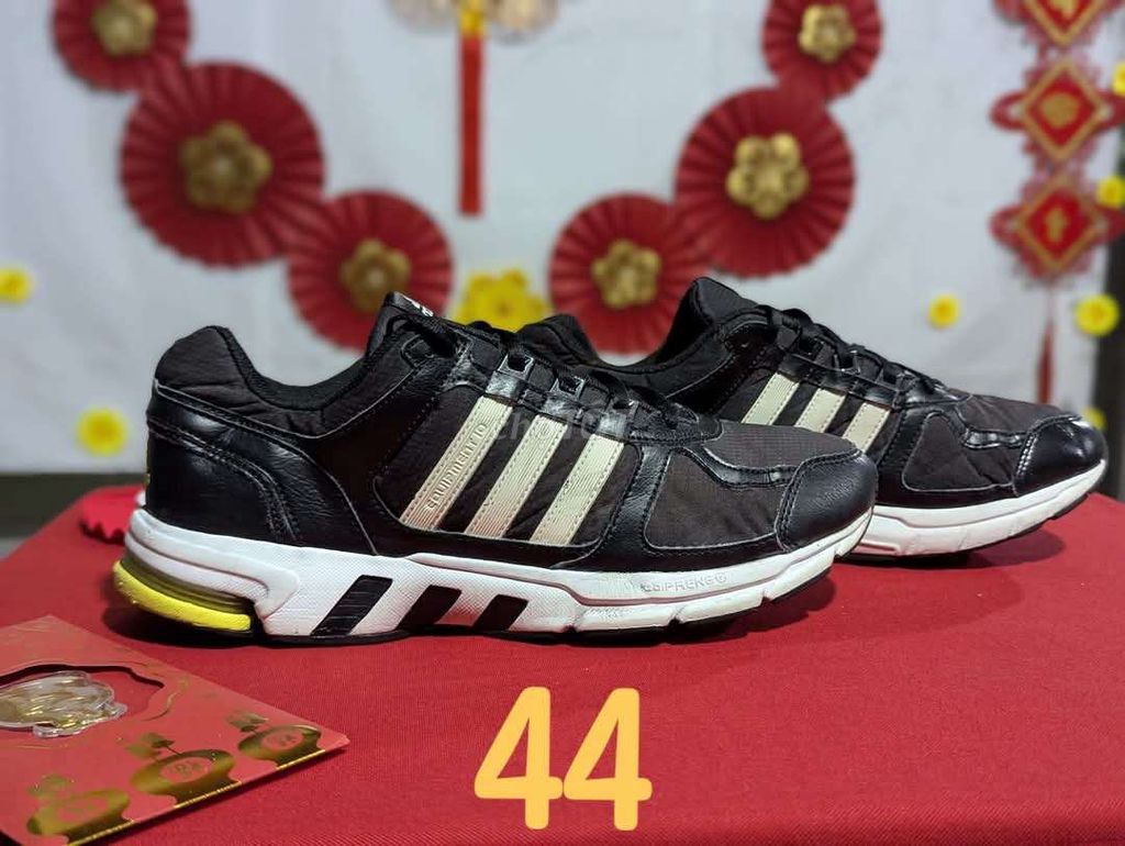 Giày Adidas Chính Hãng