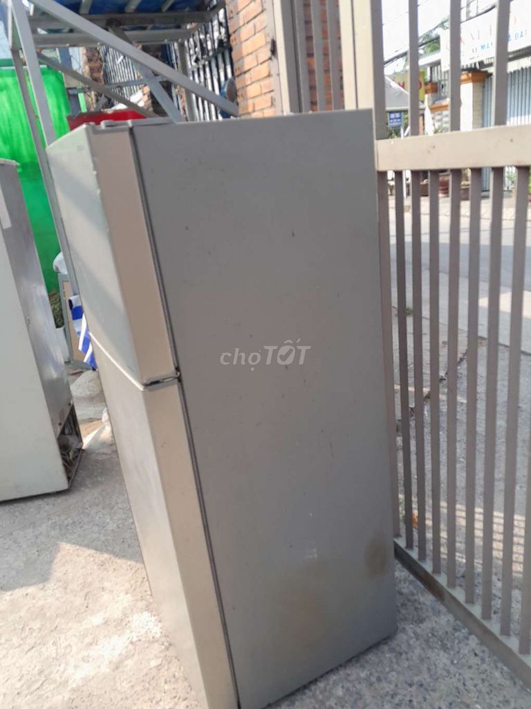 Bán thợ chiếc tủ Hitachi Inverter như hình. Mua bán Tủ lạnh tại Quận 12 Tp Hồ Chí Minh được đăng bởi Nguyễn Việt  hình 2