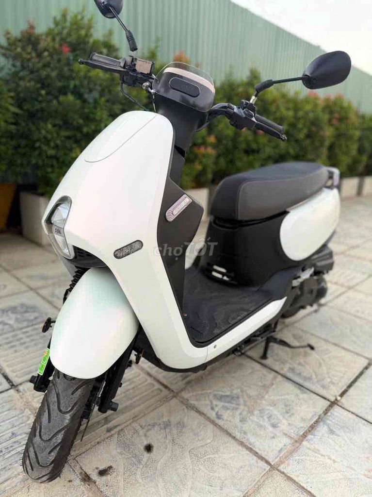 SYM Priti 50cc 2025 Trắng ánh trai ABS LED
