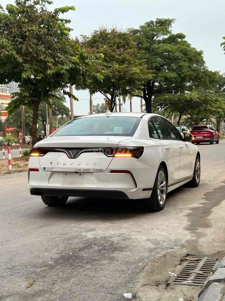 VinFast Lux A Base 2.0 AT Turbo sản xuất 2022