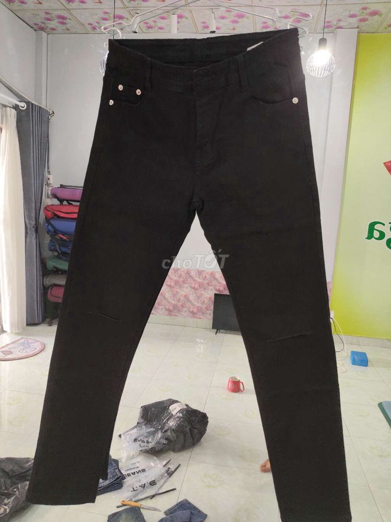 sale 2 Quần jean rách size 30. Mua bán Quần áo tại Huyện Hóc Môn Tp Hồ Chí Minh được đăng bởi five star  hình 1