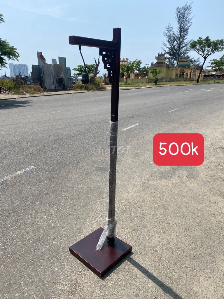 Đèn cây Gỗ Nâu. Mua bán Đèn tại Quận Sơn Trà Đà Nẵng được đăng bởi THẾ GIỚI ĐỒ CŨ 349 Hồ Hán Thương Sơn Trà Đà nẵng hình 1
