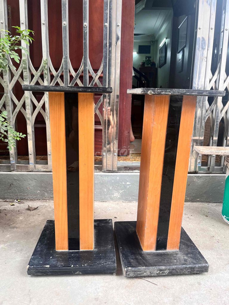Kệ loa gỗ màu nâu đen. Mua bán Tủ, kệ gia đình tại Quận Bắc Từ Liêm Hà Nội được đăng bởi Minh Khánh Đoàn hình 1