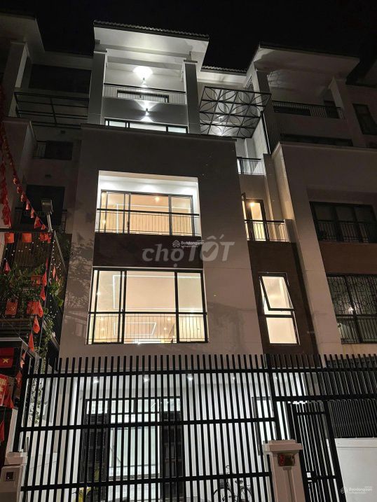 Cho thuê nhà biệt thự, liền kề tại Hoàng Thành Villas, 200 - 250 m²