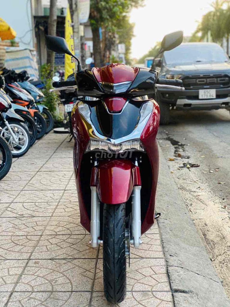 Honda SH160ABS 2025 Đỏ 1400 km. Mua bán Xe máy tại Quận Ninh Kiều Cần Thơ được đăng bởi CHXM Tân Liên Hưng 2 hình 3