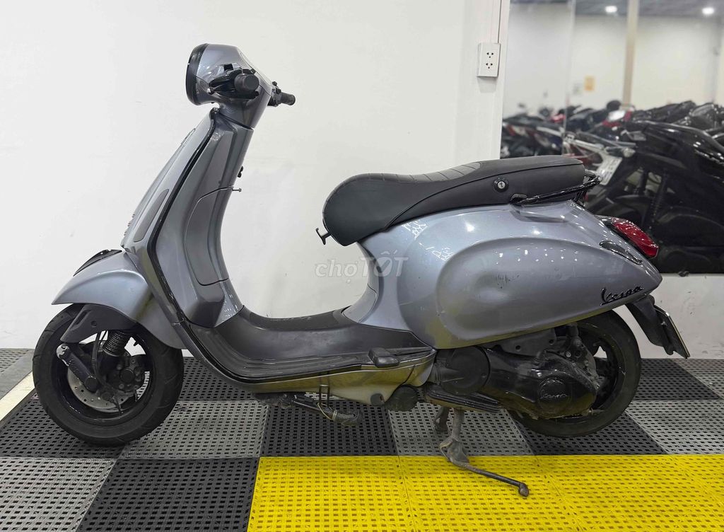 Piaggio Vespa Primavera 2015, тихий мотор, номер Сайгона