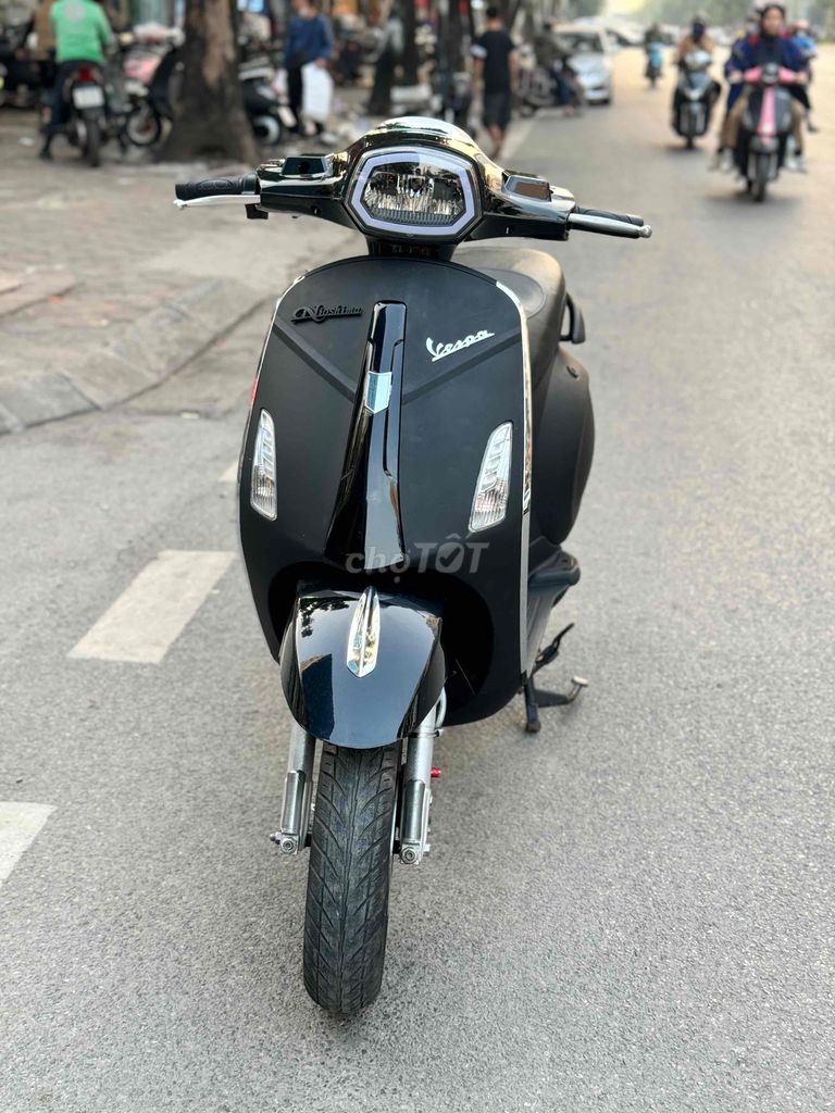 Vespa đen nhám đủ giấy tờ, bình mới thay siêu khoe