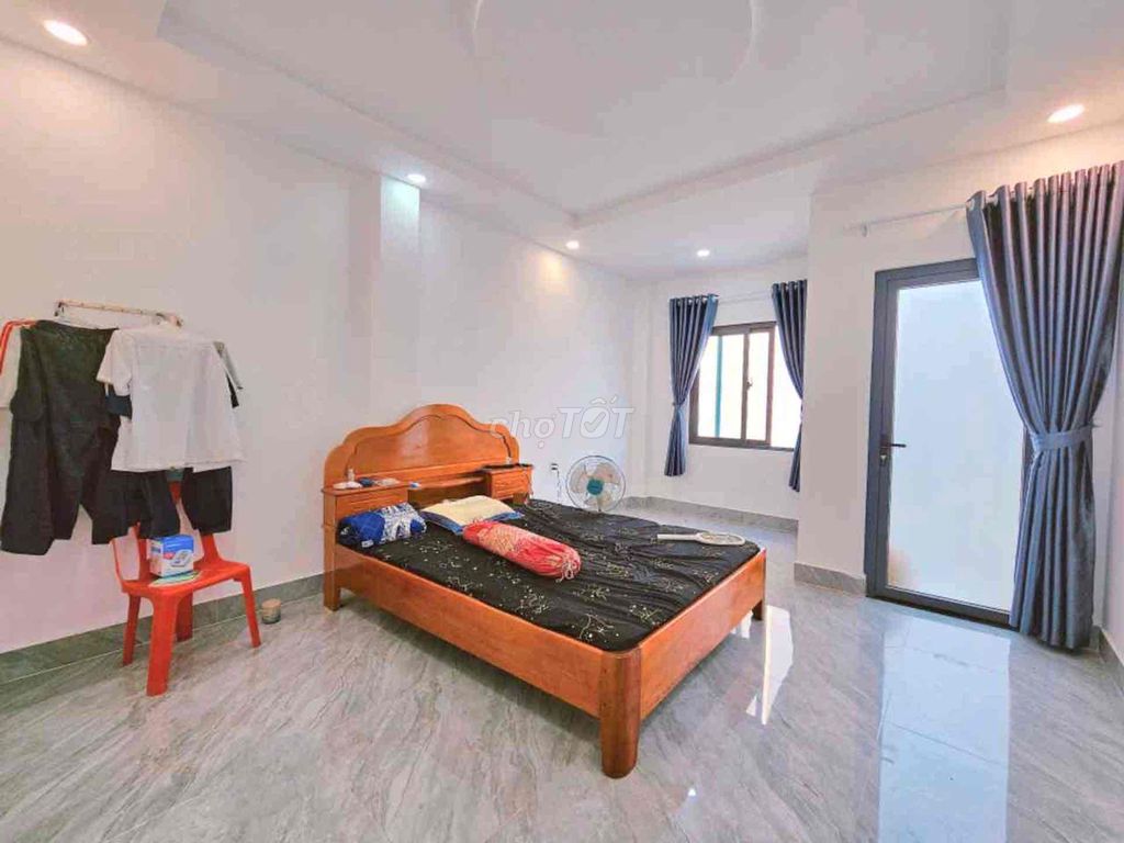 Дом у моста Xây Dựng, Фу Хыу, р-н 9, 77м², 2 этажа, 6,85 млрд, красная книга, дорога 8м