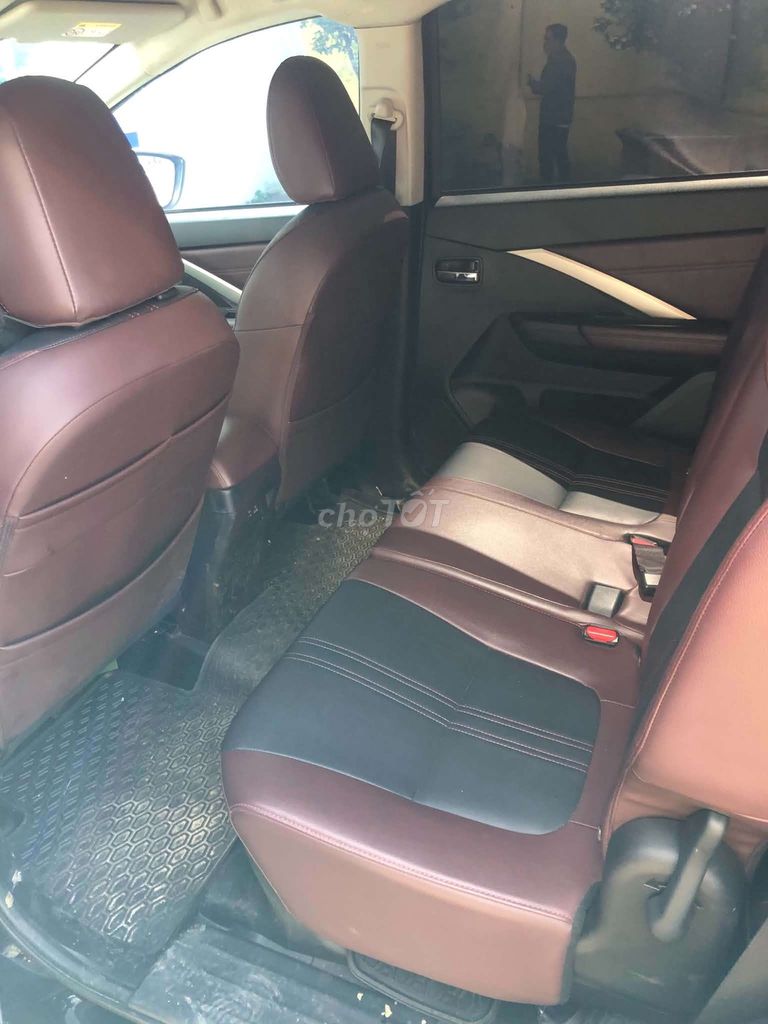 Mitsubishi Xpander Cross 7 chỗ Đen Thể thao