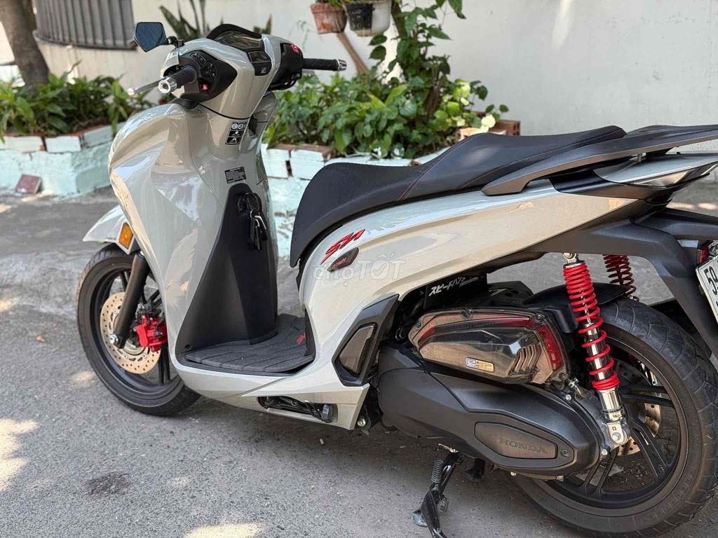 Хонда SH350i 2023, серая, владелец БСТП протяженностью 13 000 км