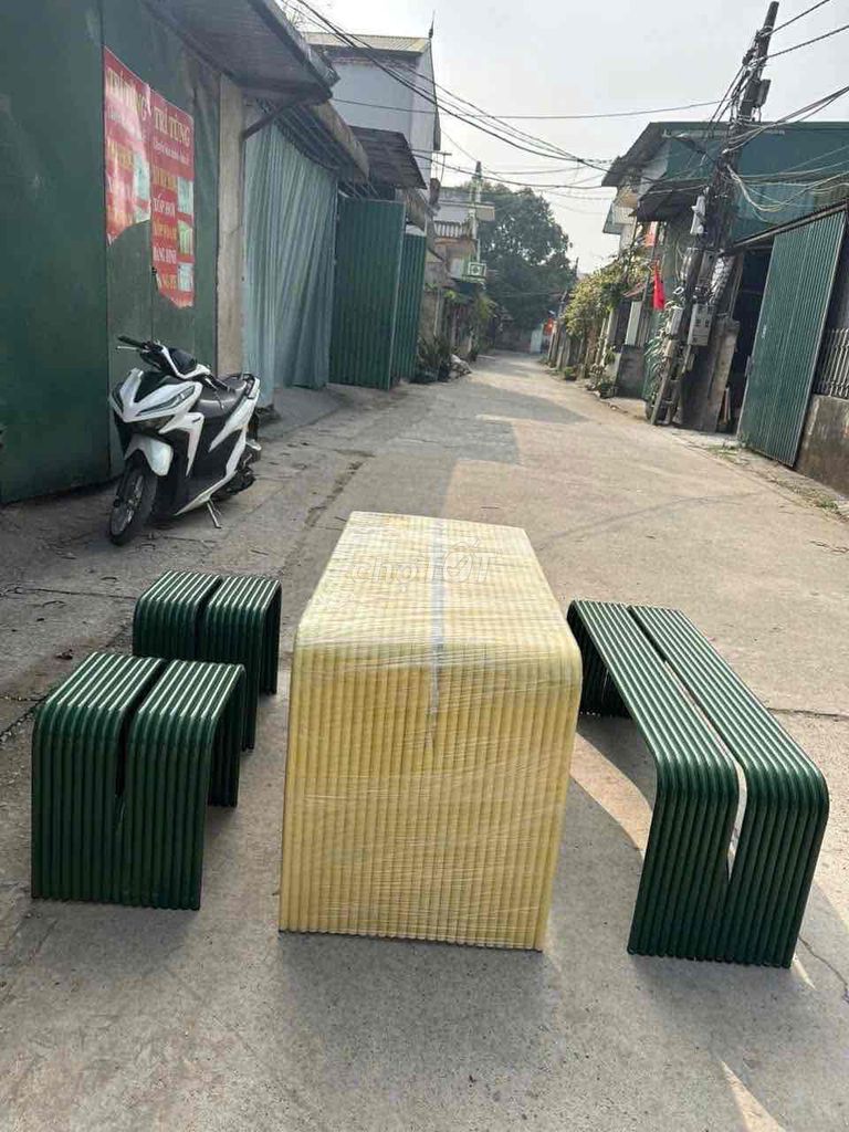 Bàn ghế kim loại hiện đại. Mua bán Bàn ghế tại Huyện Phú Xuyên Hà Nội được đăng bởi bàn ghế ngoài trời hình 1