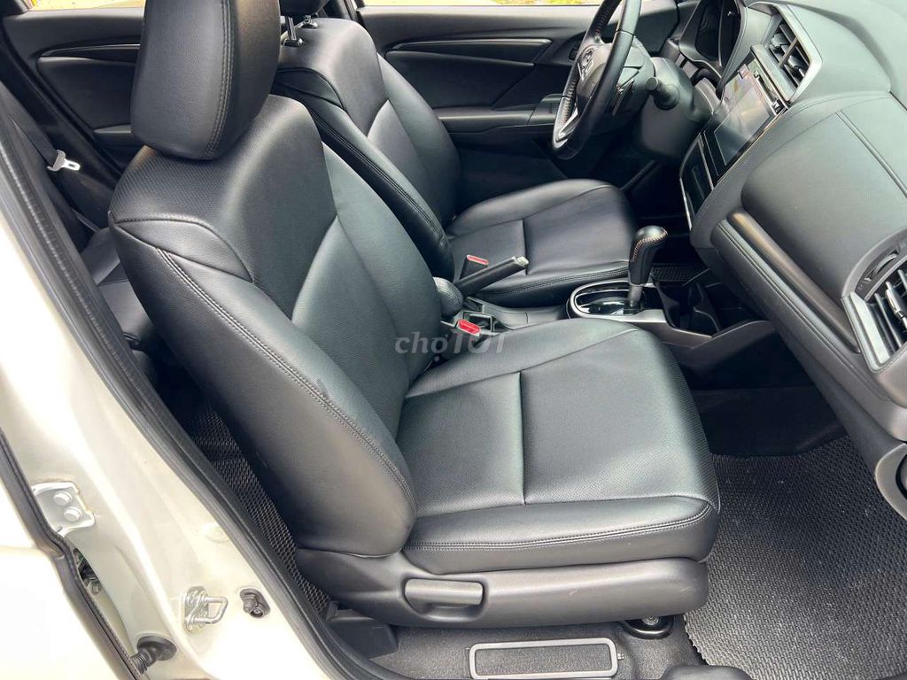 💚💚 Honda Jazz 2018 RS - 39999 km SIÊU MỚI. Mua bán Ô tô tại Thành phố Thuận An Bình Dương được đăng bởi BÌNH VÌNH PHÚ CHUYÊN XE LƯỚT BAO TEST HÃNG  hình 8