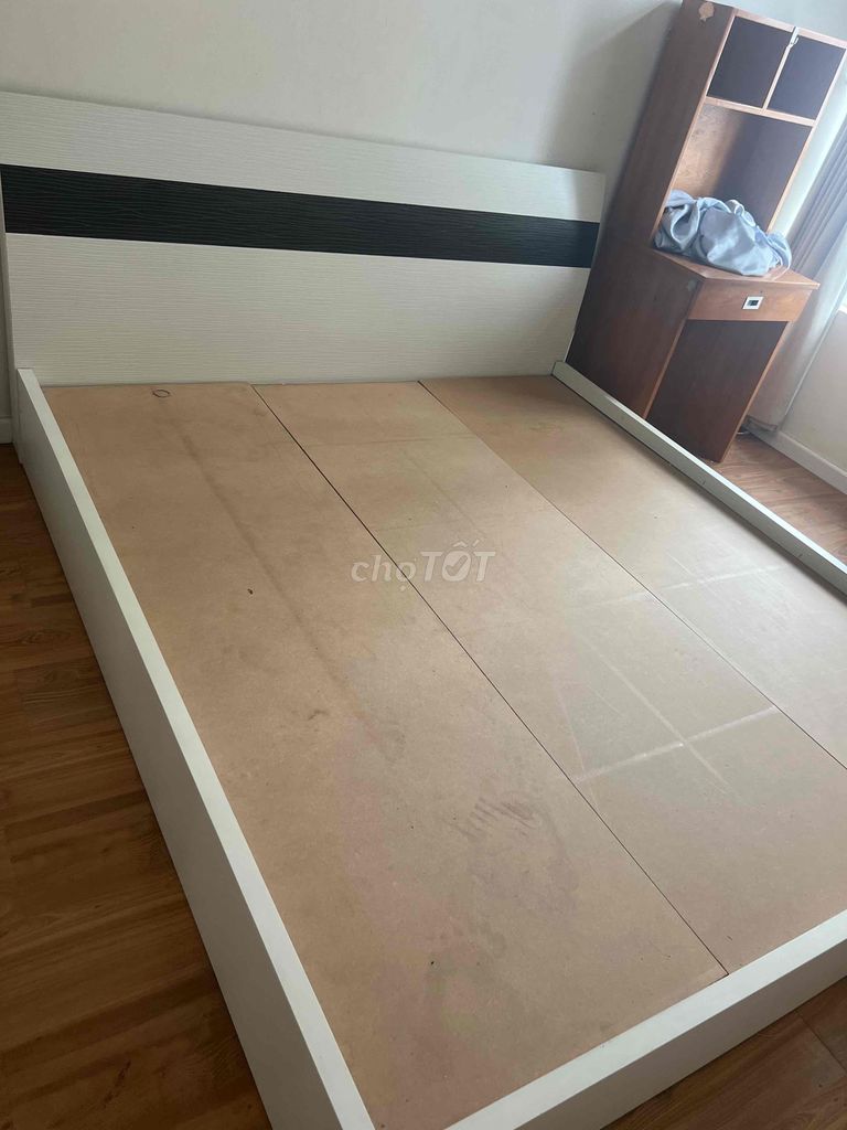 Giường Gỗ 1.6 x 2m 90%