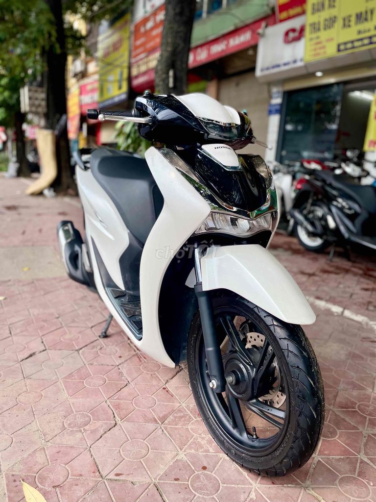 Хонда SH 125 2025 Белая автоматическая 5000 км