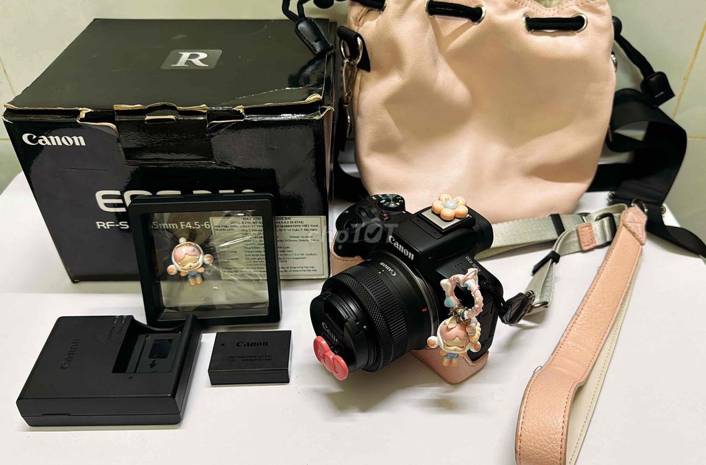 Máy ảnh Canon EOS R50 Đen phụ kiện dễ thương. Mua bán Máy ảnh, Máy quay tại Quận Tân Bình Tp Hồ Chí Minh được đăng bởi Quang Vũ hình 1