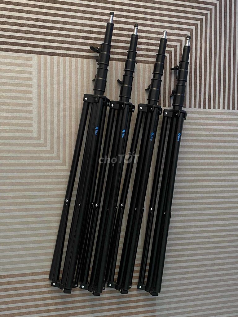 Chân đèn Qine Kim loại Đen. Mua bán Đèn tại Quận 4 Tp Hồ Chí Minh được đăng bởi Khoa Đinh hình 1