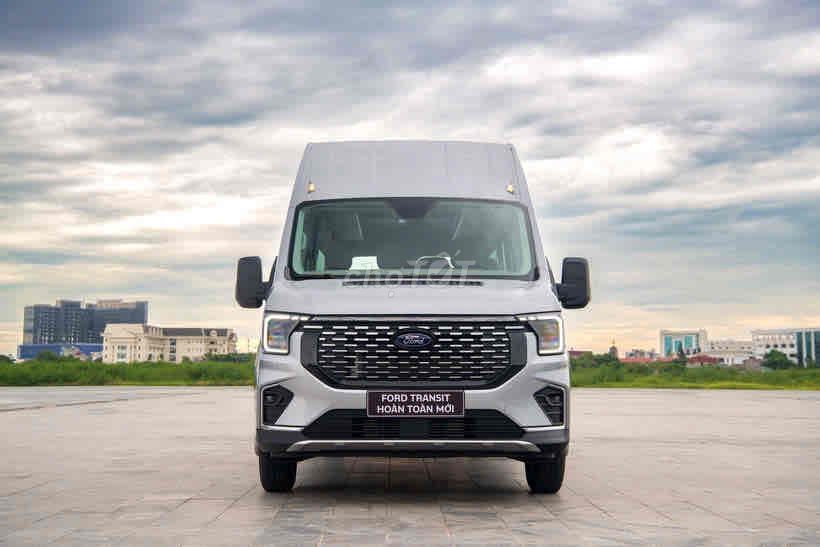 xe Ford Transit 2024