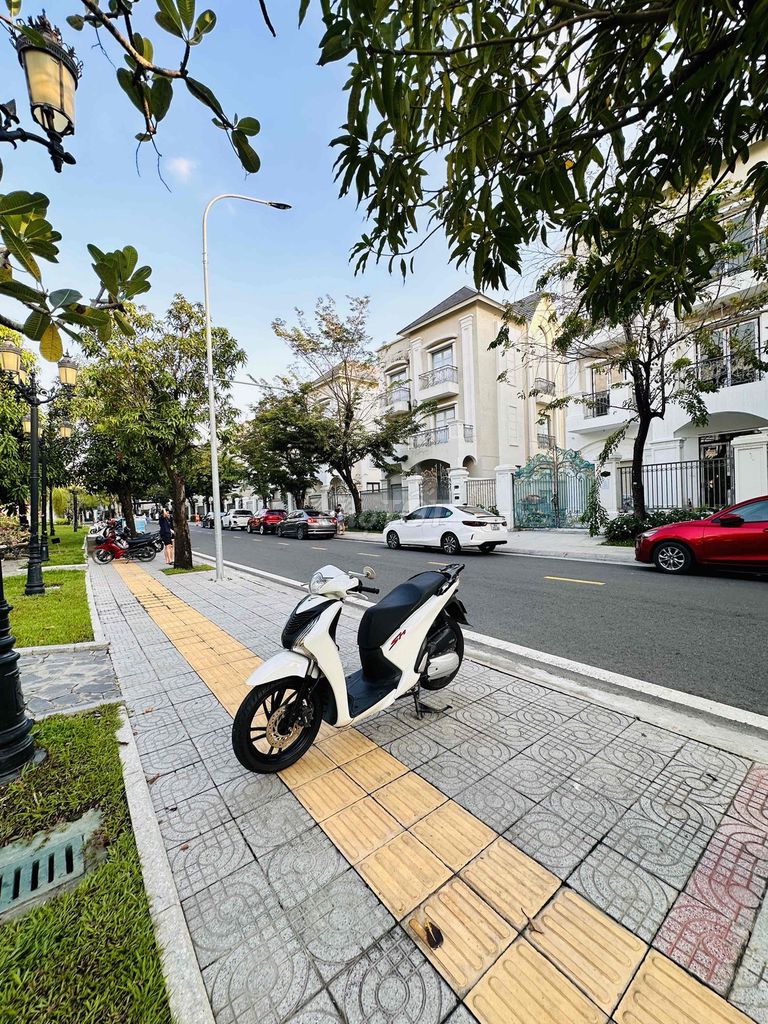 Хонда SH 125 2015 Белая Черная