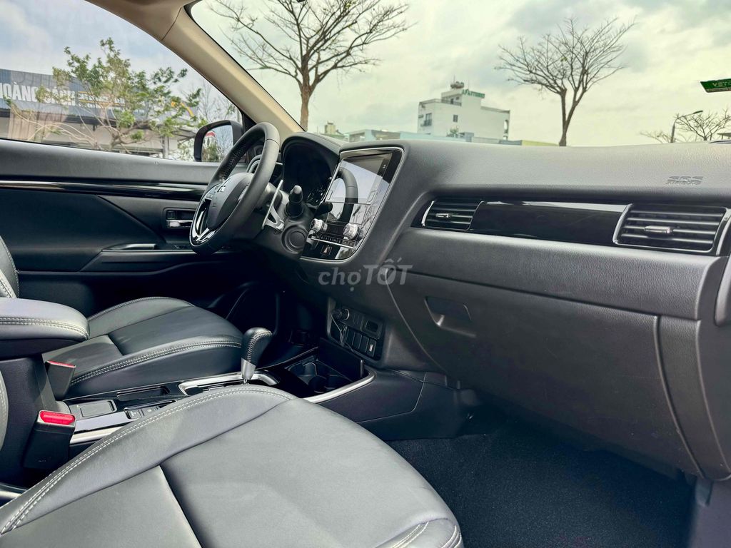 Mitsubishi Outlander 2020 2.0 CVT - 47000 km. Mua bán Ô tô tại Quận Cẩm Lệ Đà Nẵng được đăng bởi nguyễn văn khoa hình 14