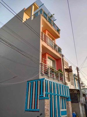 Cho thuê nhà 4 lầu 6 phòng ngủ gần kí túc xá khu B làng đại học