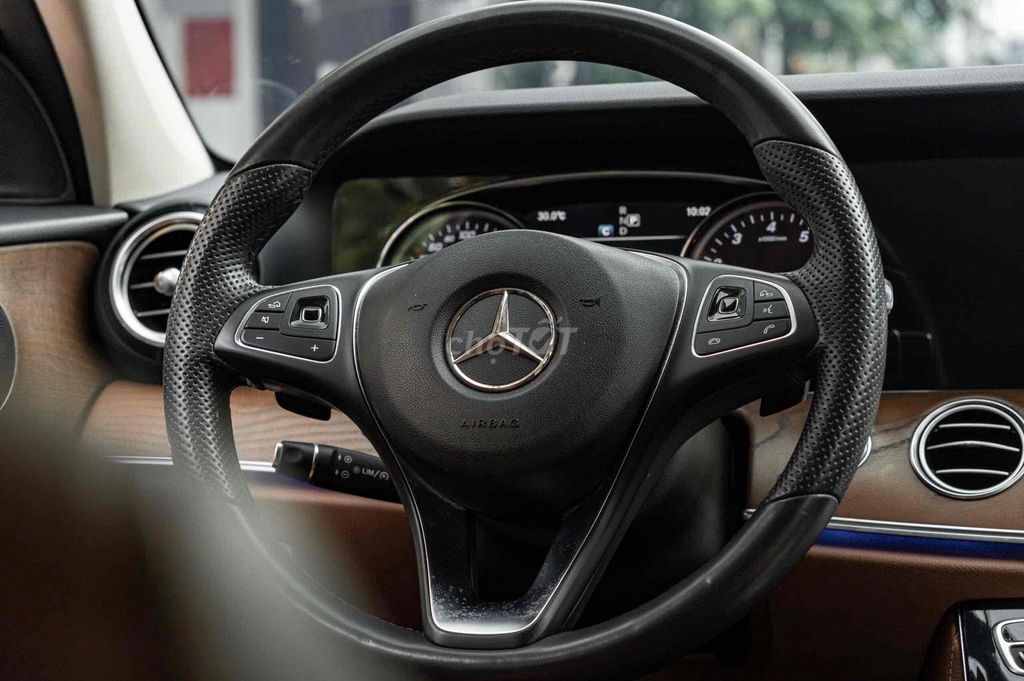 LONG ANH AUTO về Mercedes E200 model 2018. Mua bán Ô tô tại Quận 7 Tp Hồ Chí Minh được đăng bởi LongAnh AuTo  hình 16