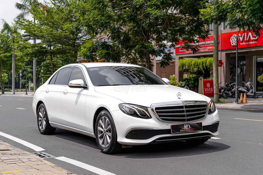 E200 Facelift - 2019 màu trắng/ nt nâu sang trọng. Mua bán Ô tô tại Quận 7 Tp Hồ Chí Minh được đăng bởi Dương Phương hình 4
