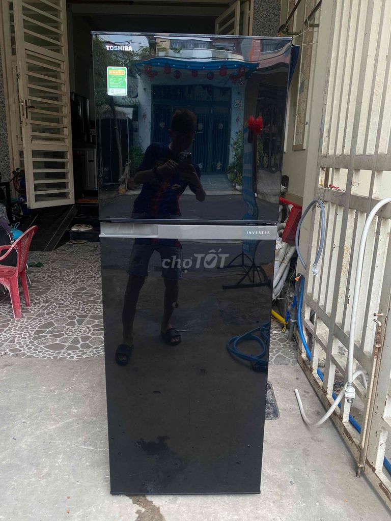 Thanh lý tủ lạnh Toshiba Inverter 233L màu đen