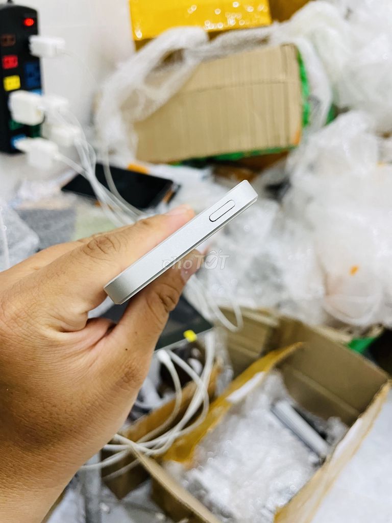 Iphone 5SE- 32GB quốc tế,99%,pin new.mất vân tay. Mua bán Điện thoại tại Quận Gò Vấp Tp Hồ Chí Minh được đăng bởi Bình Ipad  hình 6