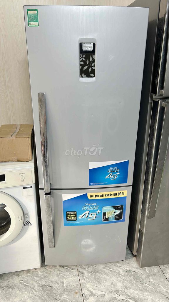 Tủ lạnh Electrolux 310L Xám ngăn đá dưới. Mua bán Tủ lạnh tại Quận Long Biên Hà Nội được đăng bởi Tuan anh hình 1