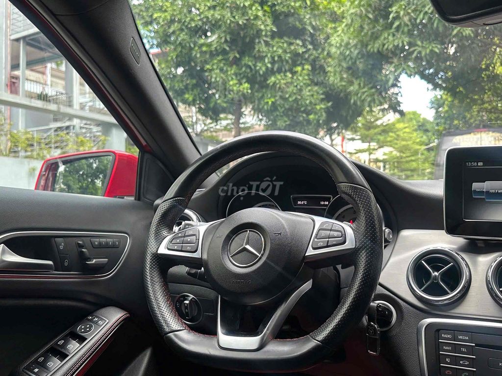 Mercedes Benz GLA250 AMG 4Matic sx 2016 màu đỏ. Mua bán Ô tô tại Quận Cầu Giấy Hà Nội được đăng bởi Cao Quý hình 12