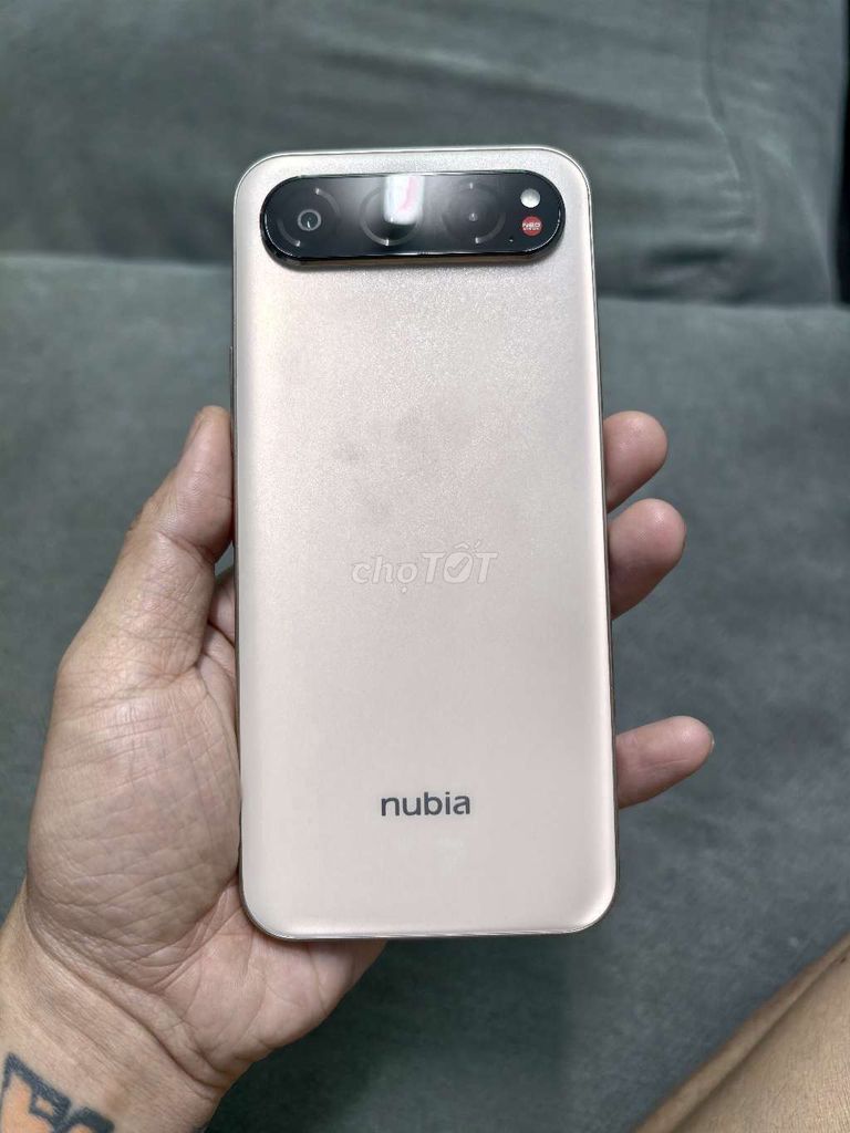 Nubia 8GB/256GB Vàng hồng 99% mới. Mua bán Điện thoại tại Quận 7 Tp Hồ Chí Minh được đăng bởi Sofa Ve Sinh hình 1